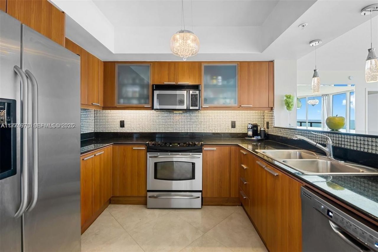 16699 Collins Ave, Unit 1607, Sunny Isles Beach, FL 33160 Photo