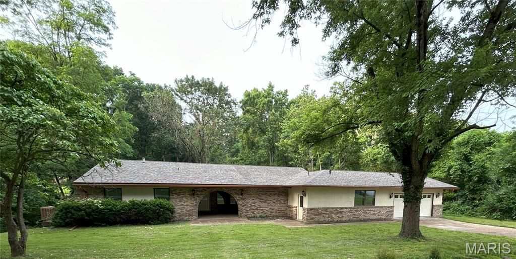 905 Northdale Drive, Alton, IL 62002 Main Photo