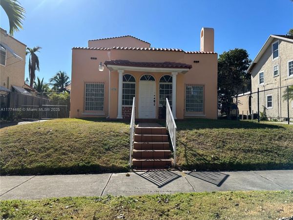 870 NW 14th Ct, Miami, FL 33125