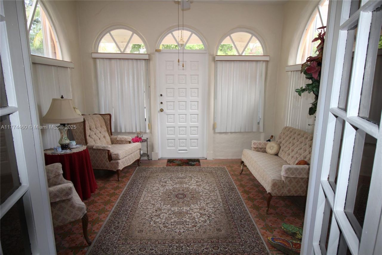 870 NW 14th Ct, Miami, FL 33125 Photo