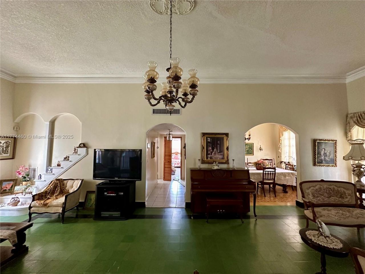 870 NW 14th Ct, Miami, FL 33125 Photo