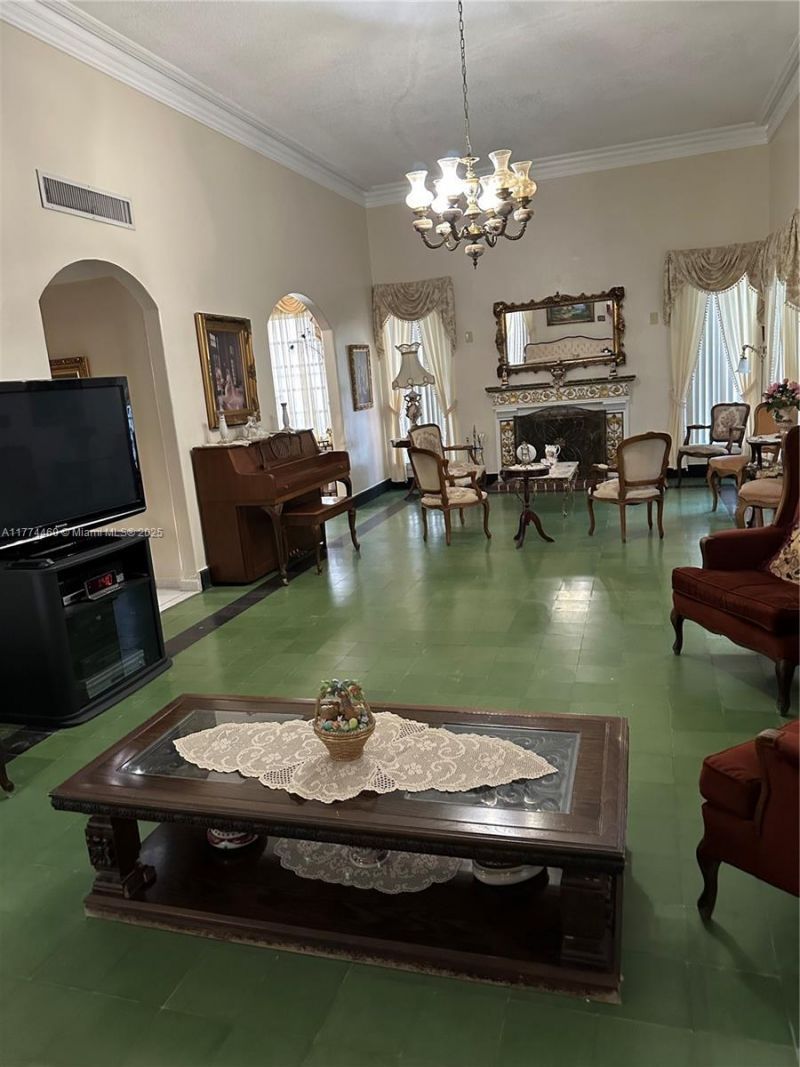 870 NW 14th Ct, Miami, FL 33125 Photo