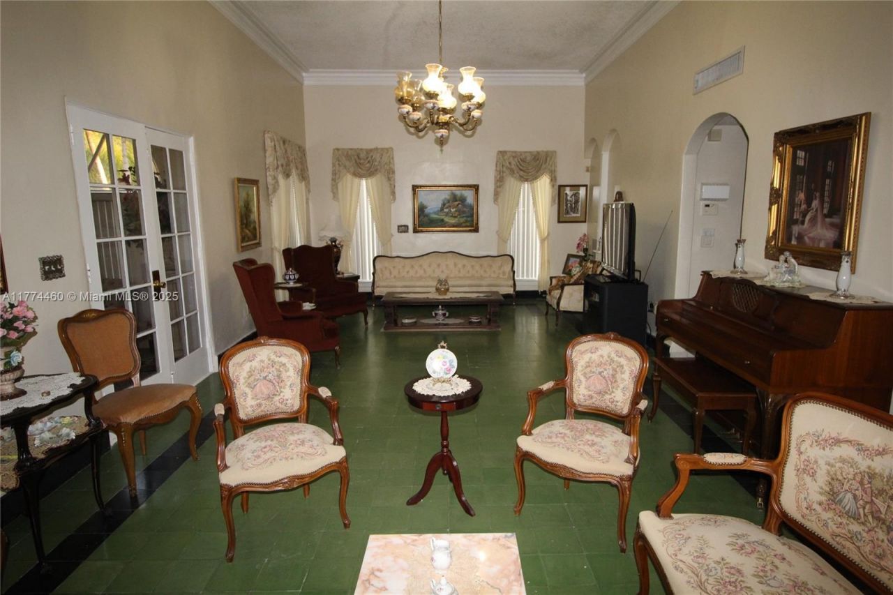 870 NW 14th Ct, Miami, FL 33125 Photo