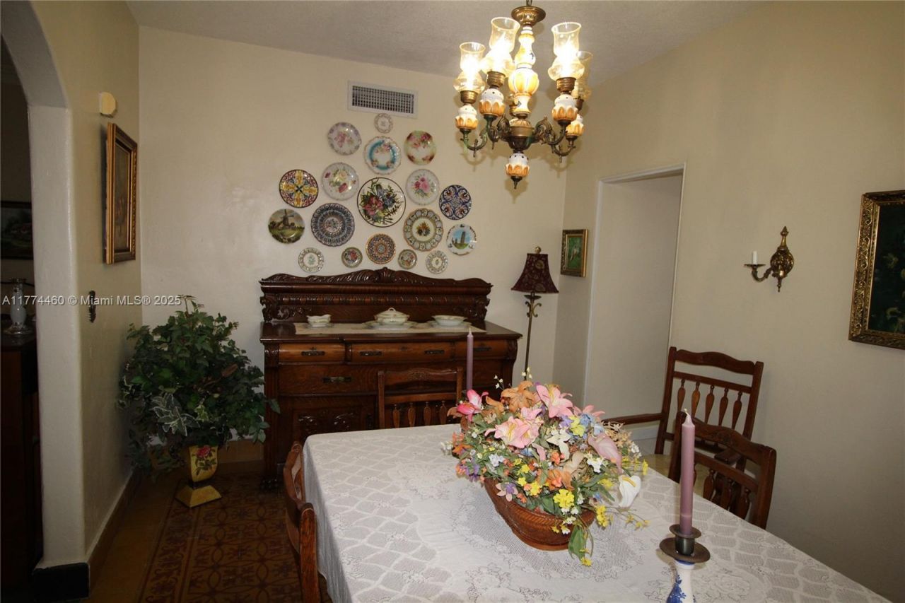 870 NW 14th Ct, Miami, FL 33125 Photo