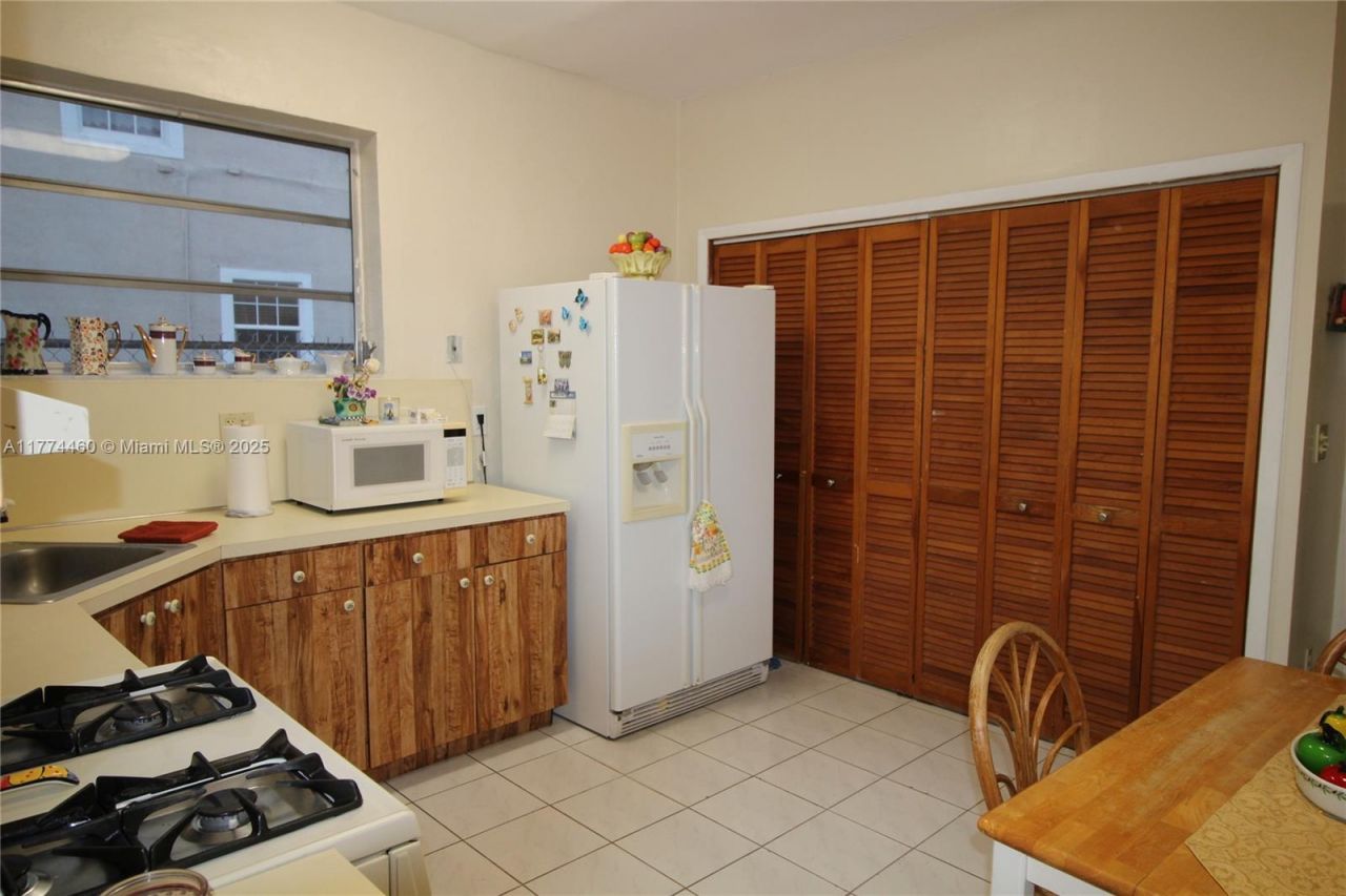 870 NW 14th Ct, Miami, FL 33125 Photo