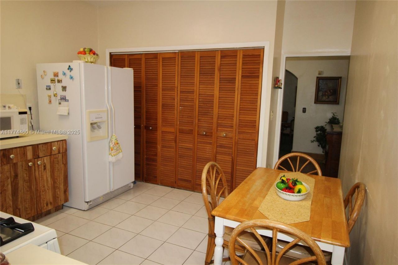 870 NW 14th Ct, Miami, FL 33125 Photo