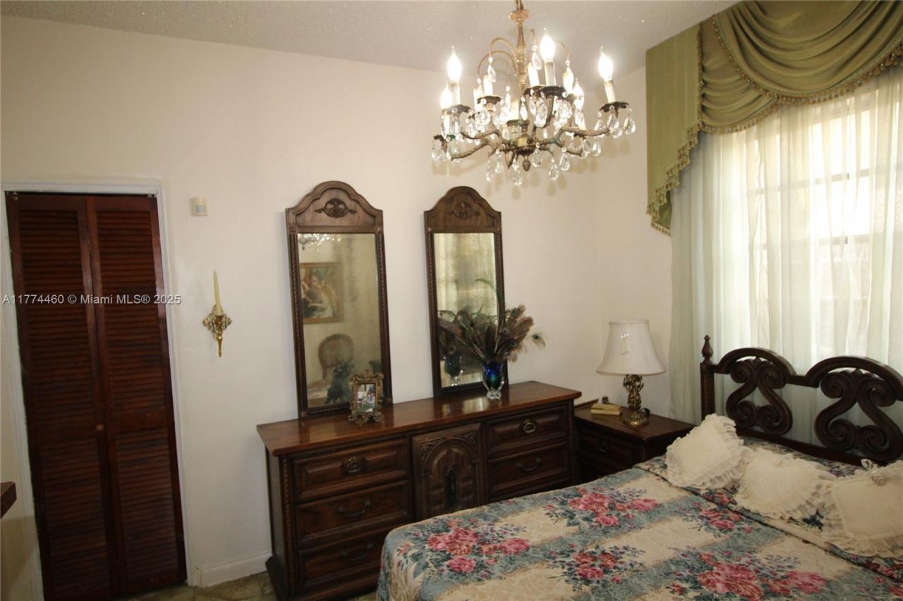 870 NW 14th Ct, Miami, FL 33125 Photo