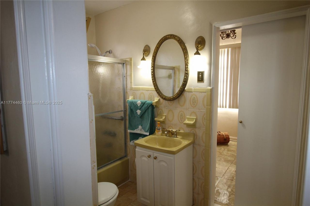 870 NW 14th Ct, Miami, FL 33125 Photo