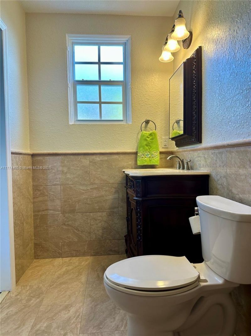 870 NW 14th Ct, Miami, FL 33125 Photo