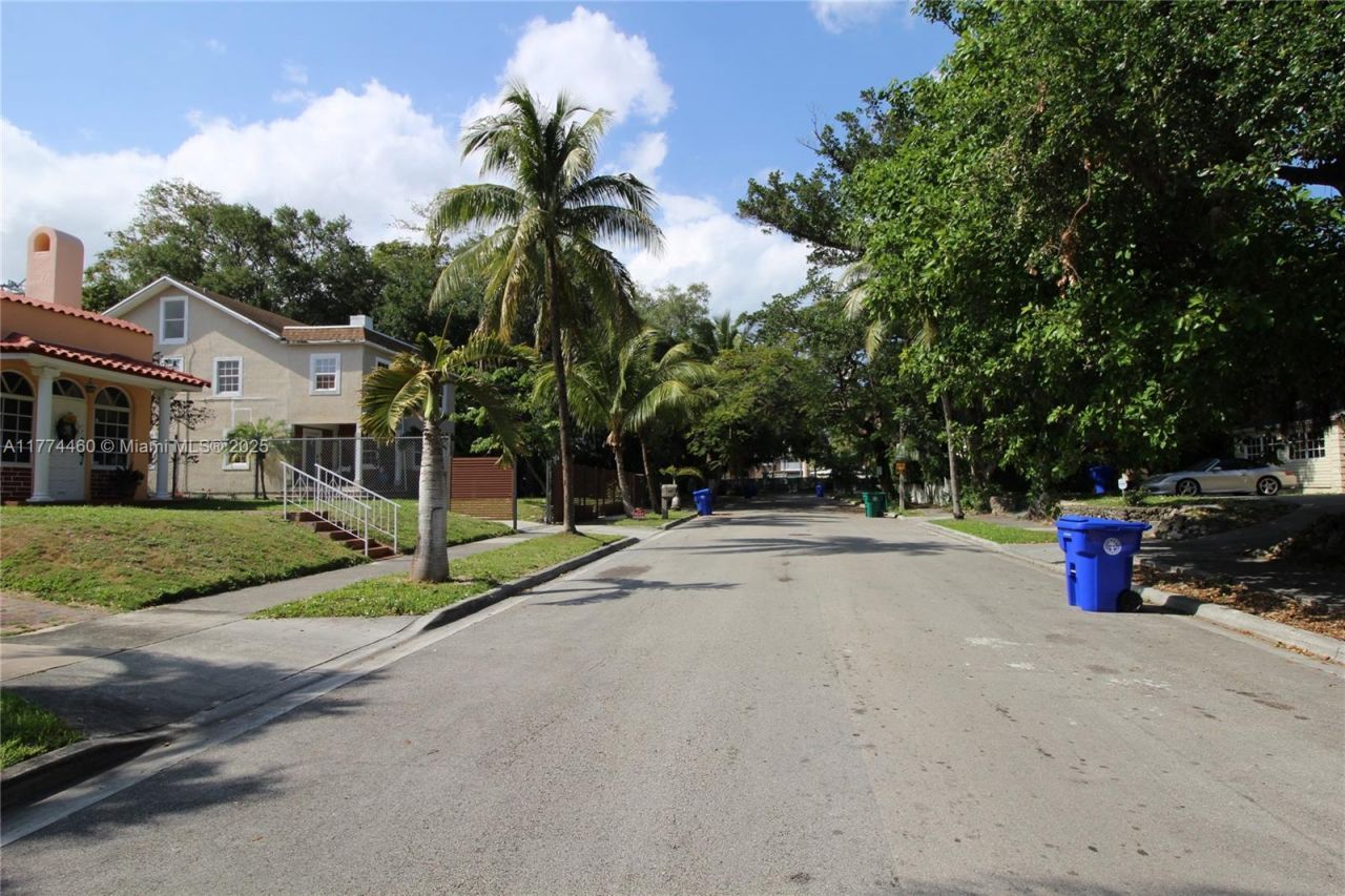 870 NW 14th Ct, Miami, FL 33125 Photo