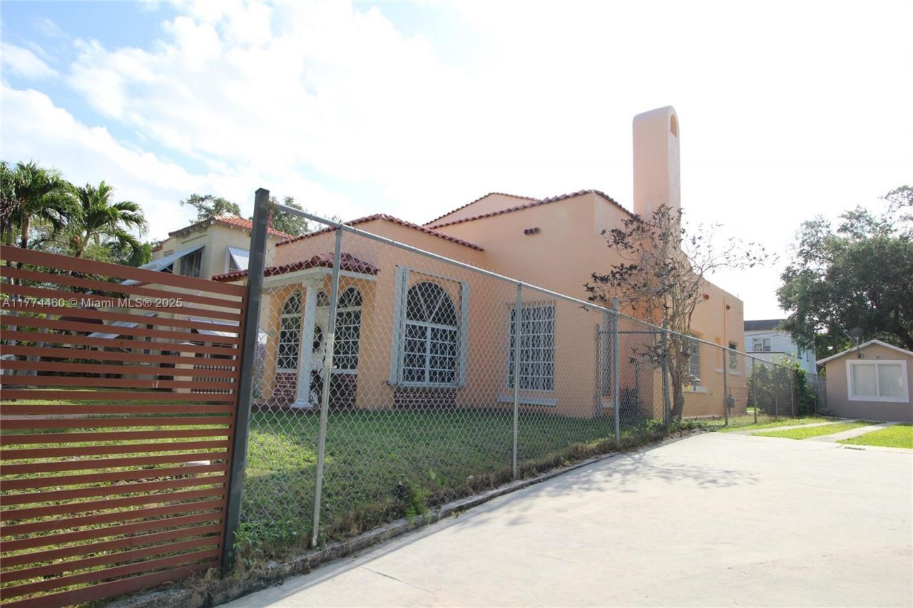 870 NW 14th Ct, Miami, FL 33125 Photo