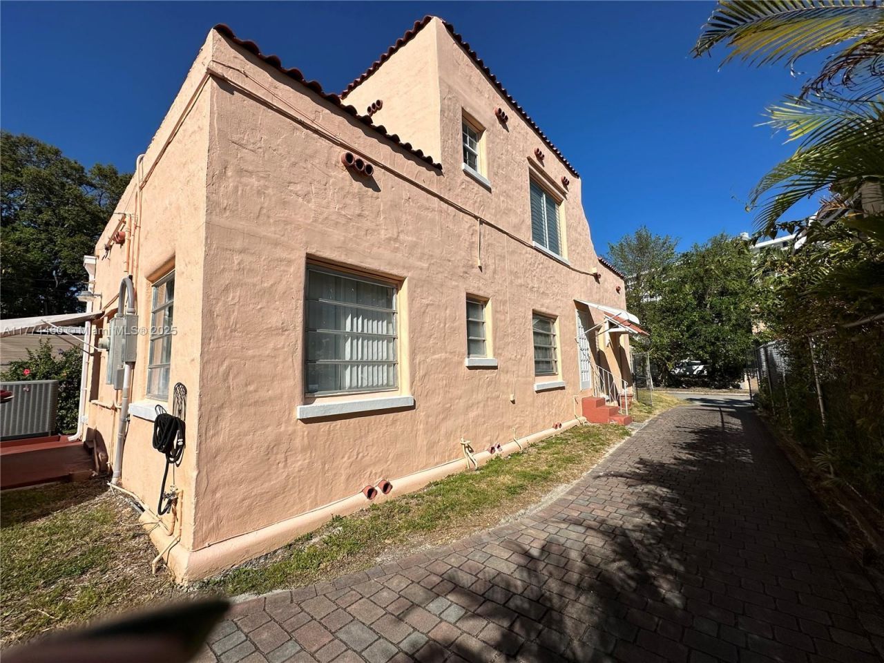 870 NW 14th Ct, Miami, FL 33125 Photo