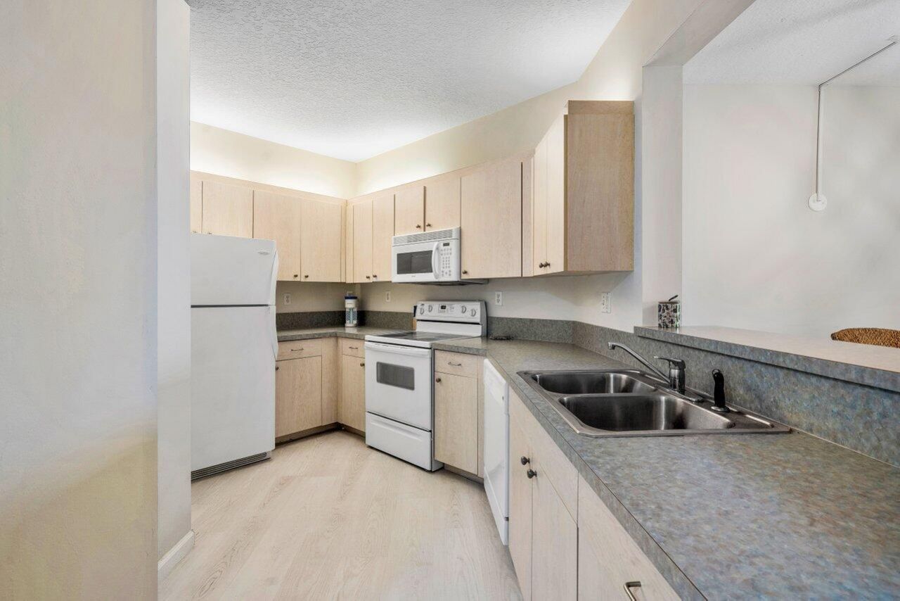 300 Uno Lago Drive, Unit 304, Juno Beach, FL 33408 Photo