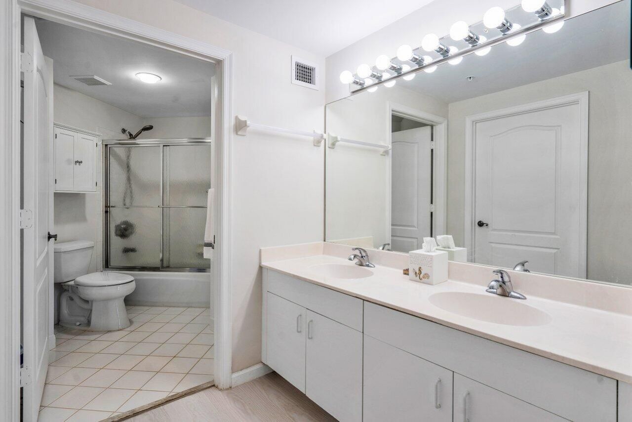 300 Uno Lago Drive, Unit 304, Juno Beach, FL 33408 Photo