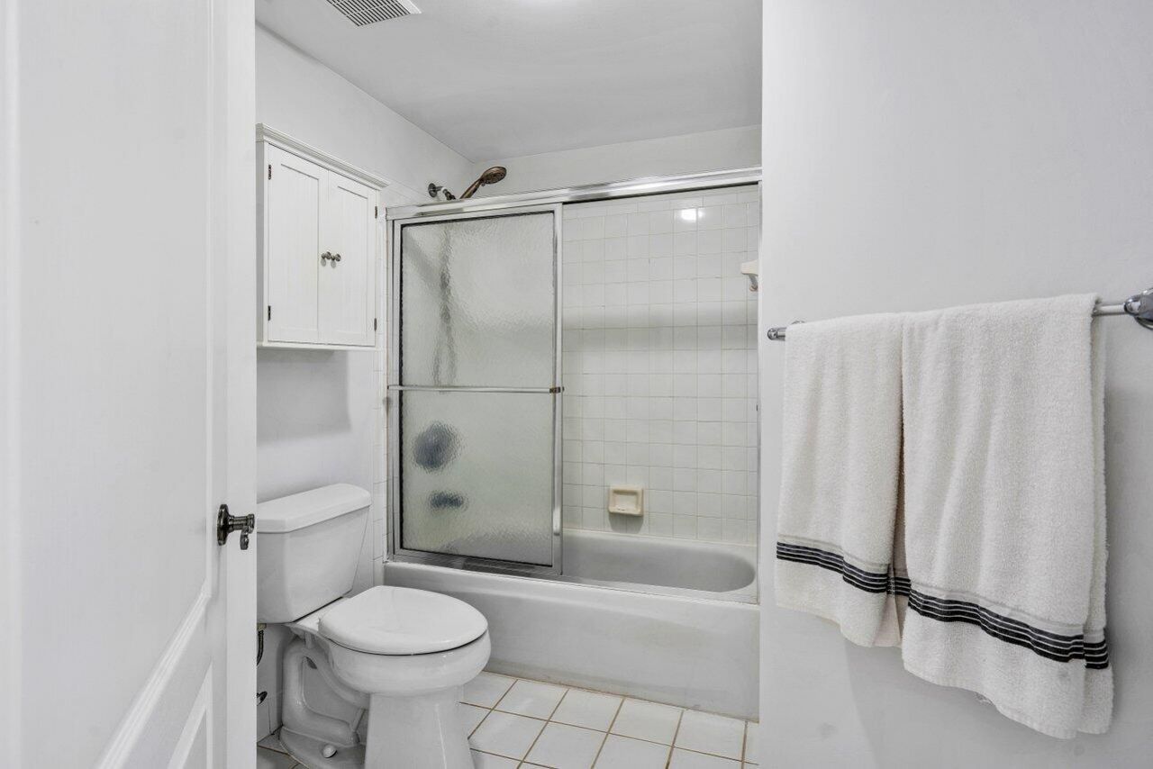 300 Uno Lago Drive, Unit 304, Juno Beach, FL 33408 Photo