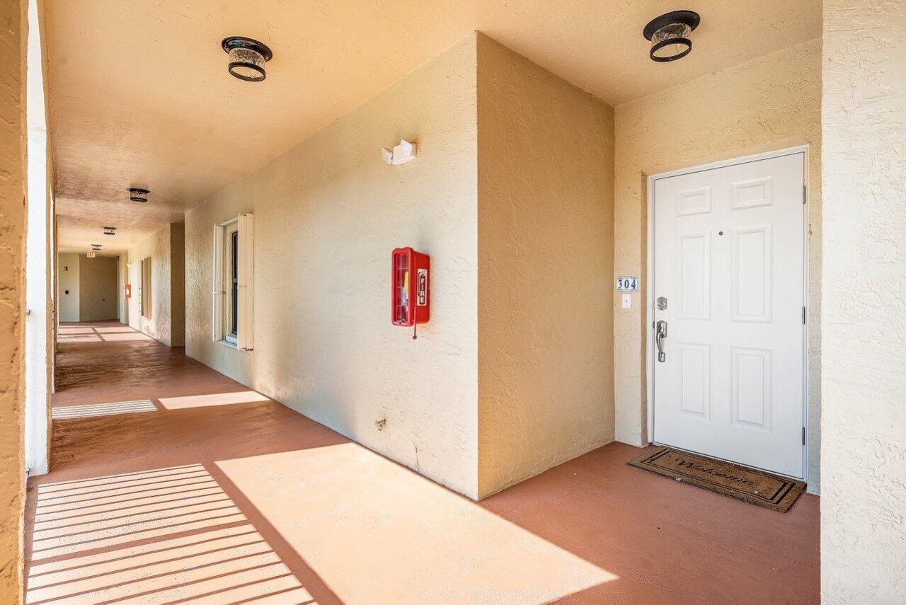 300 Uno Lago Drive, Unit 304, Juno Beach, FL 33408 Photo