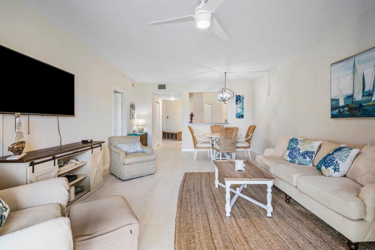 300 Uno Lago Drive, Unit 304, Juno Beach, FL 33408 Photo