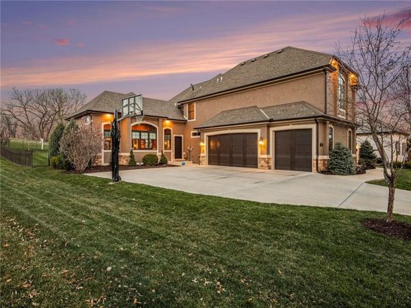 8541 N Donnelly Avenue, Kansas City, MO 64157