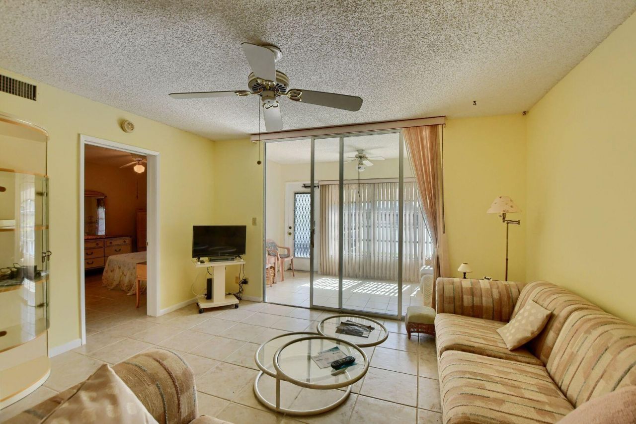 9244 Flynn Circle, Unit 4, Boca Raton, FL 33496 Photo