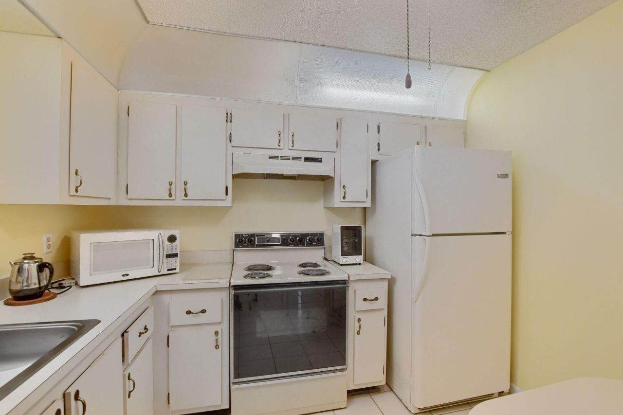 9244 Flynn Circle, Unit 4, Boca Raton, FL 33496 Photo