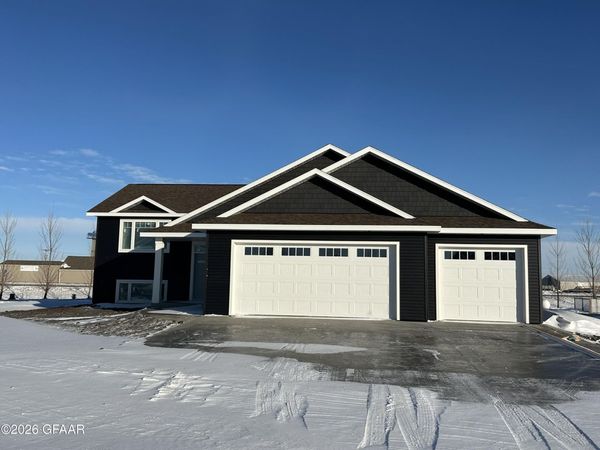 645 PARKWAY Lane E, Northwood, ND 58267