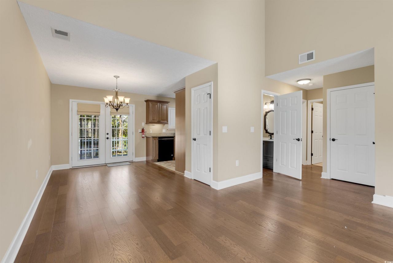 4533 Greenbriar Dr. Photo 10