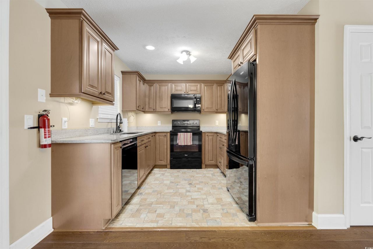 4533 Greenbriar Dr. Photo 11