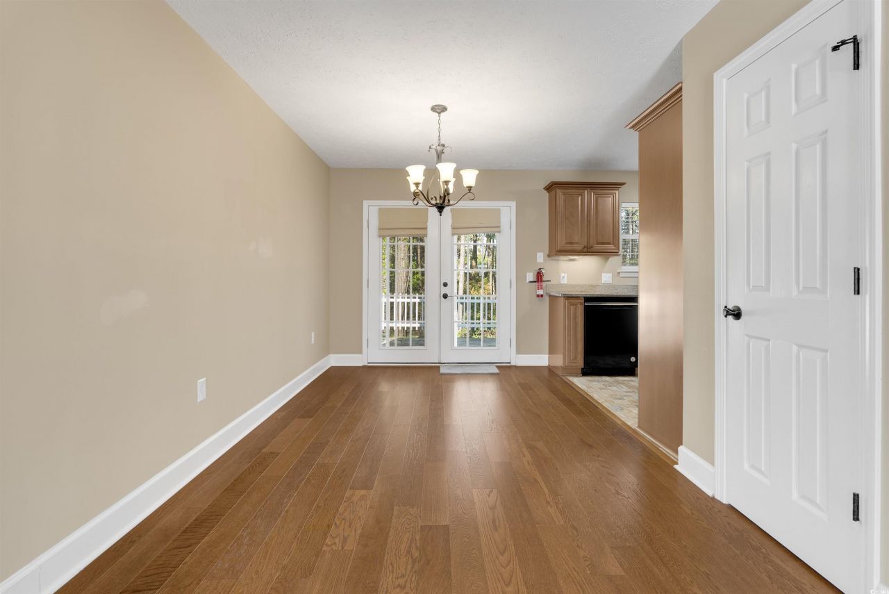 4533 Greenbriar Dr. Photo 9