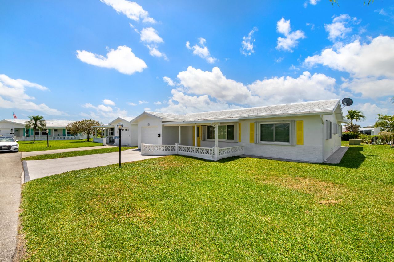 2198 SW 12th Avenue, Boynton Beach, FL 33426 Photo