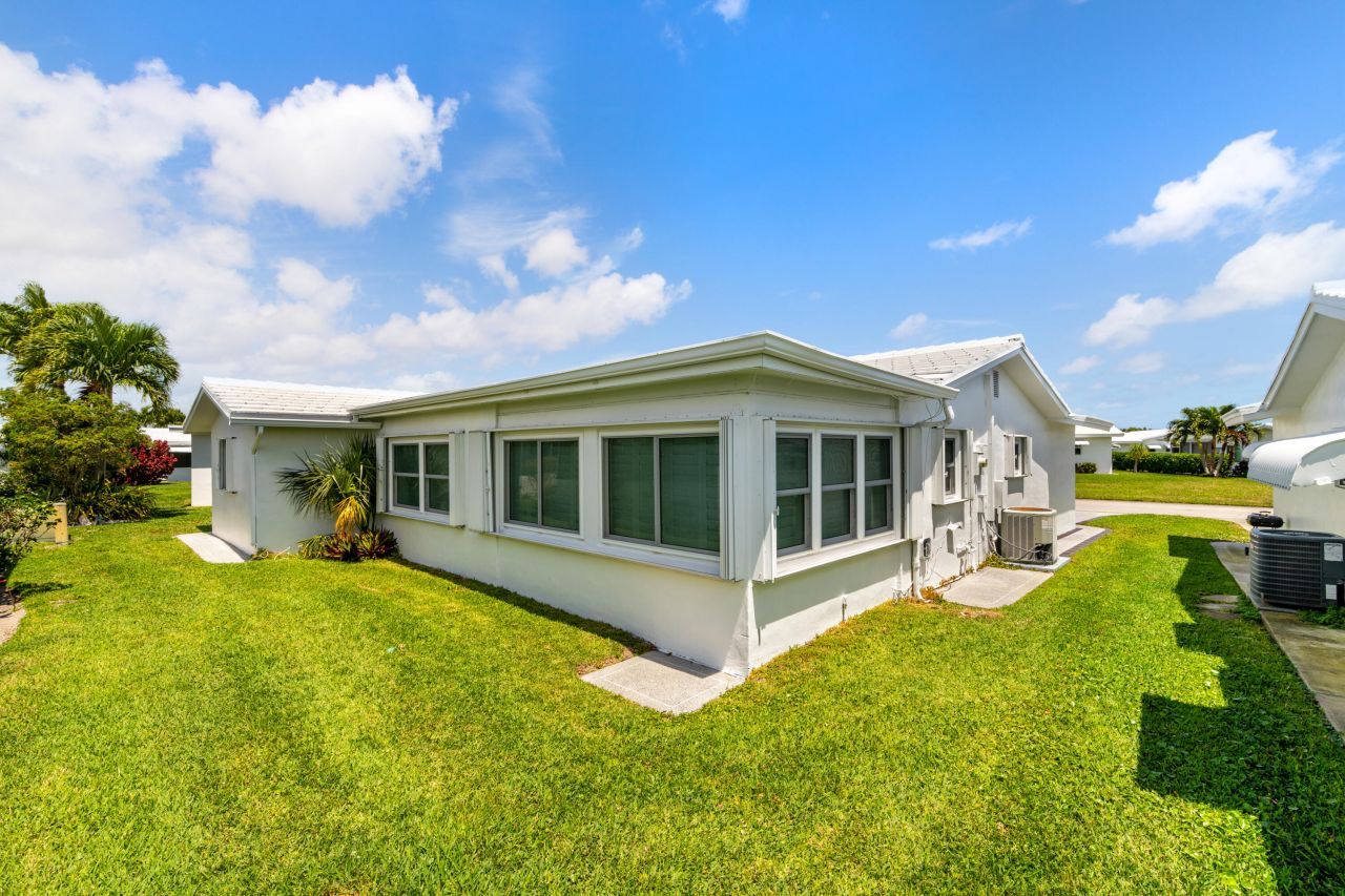 2198 SW 12th Avenue, Boynton Beach, FL 33426 Photo