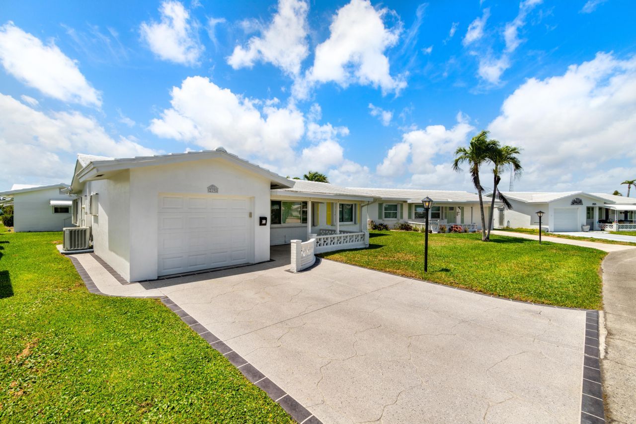 2198 SW 12th Avenue, Boynton Beach, FL 33426 Photo