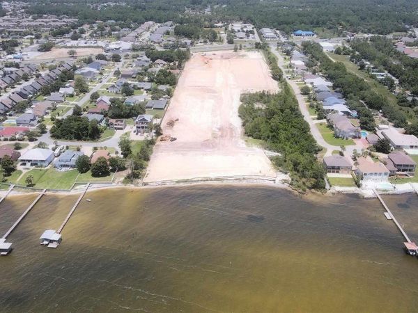 3A Herons Nest Dr, Navarre, FL 32566