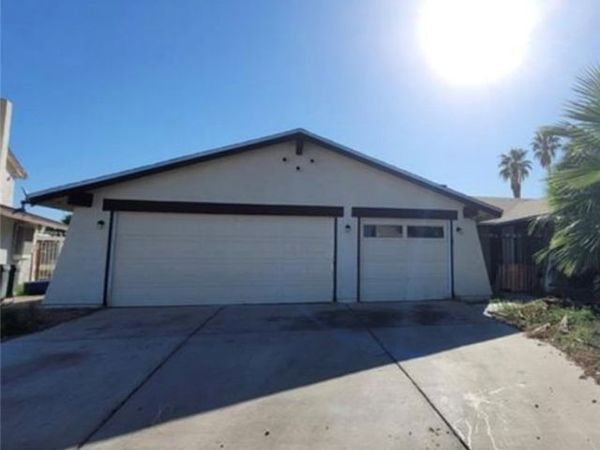 1673 Caliente Court , Las Vegas, NV 89119