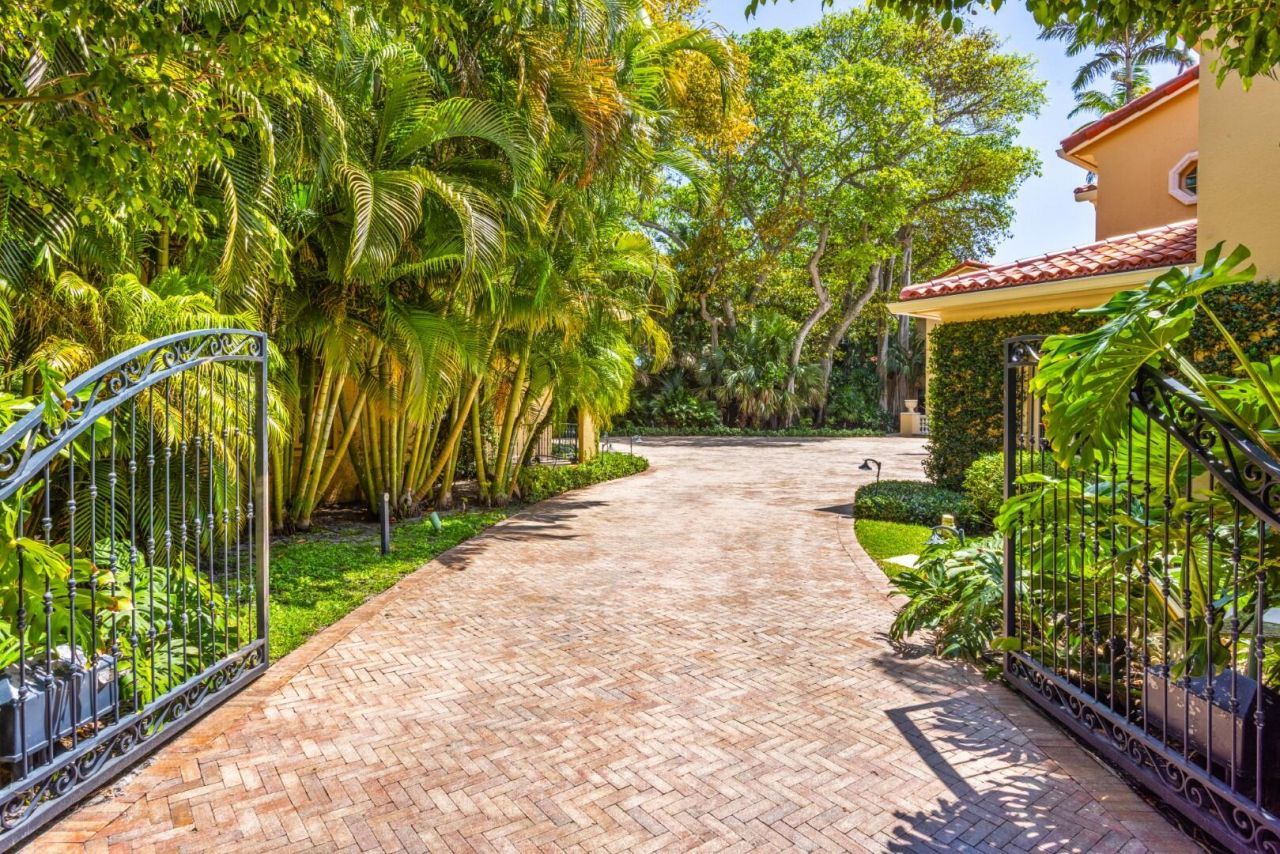 226 Via Las Brisas, Palm Beach, FL 33480 Photo