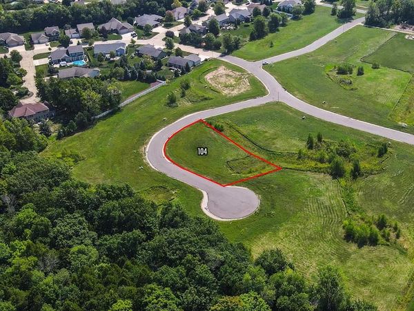 MADI COURT, Menasha, WI 54952