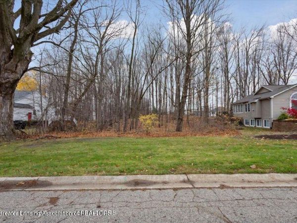 3860 Knotwood Drive, Holt, MI 48842
