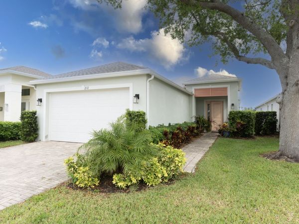 2172 Falls Manor, Vero Beach, FL 32967