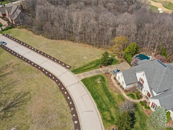 380 Merlot Lane, St Albans, MO 63073
