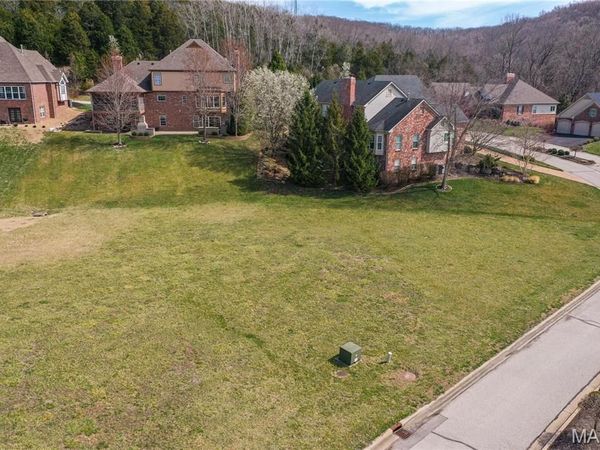 208 Merlot Lane, St Albans, MO 63073