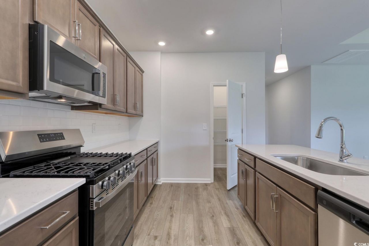 311 Garden Grove St Photo 5