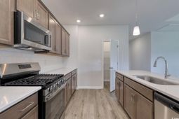 311 Garden Grove St photo 4