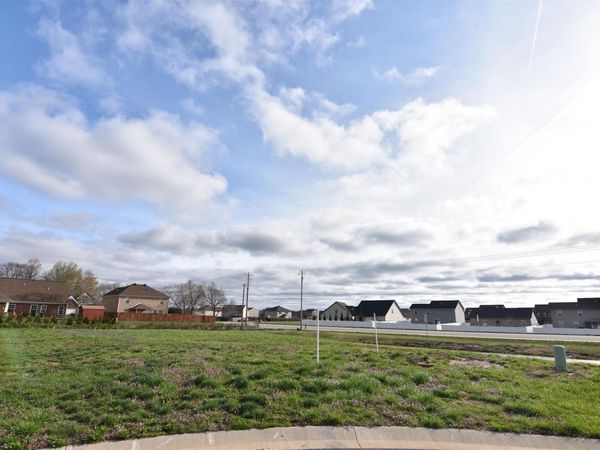 8842 Dahlia Drive, Evansville, IN 47725