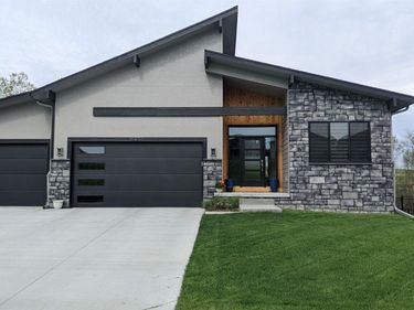 20001 R Street, Omaha, NE 68135