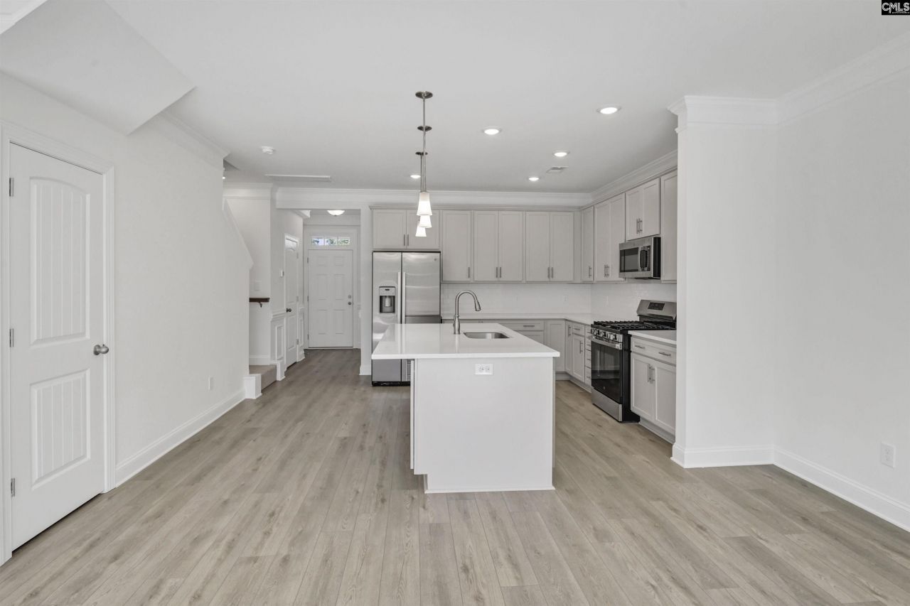 511 Adelaide Court Photo 10