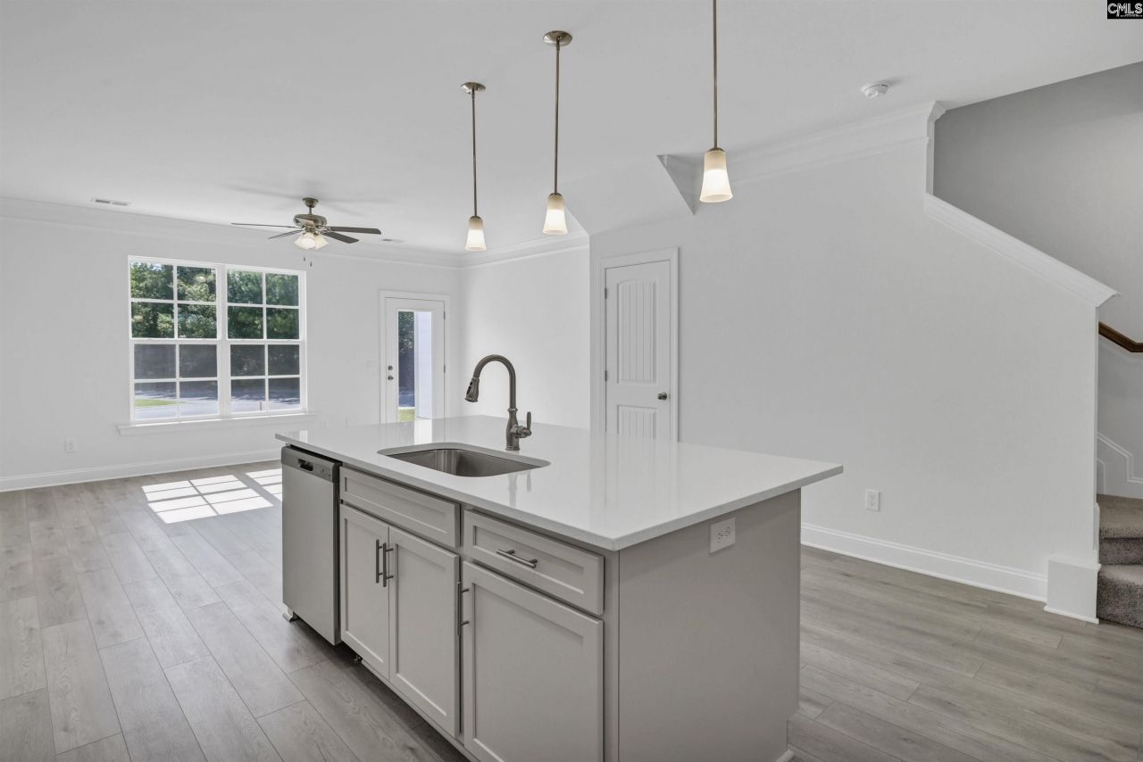 511 Adelaide Court Photo 9