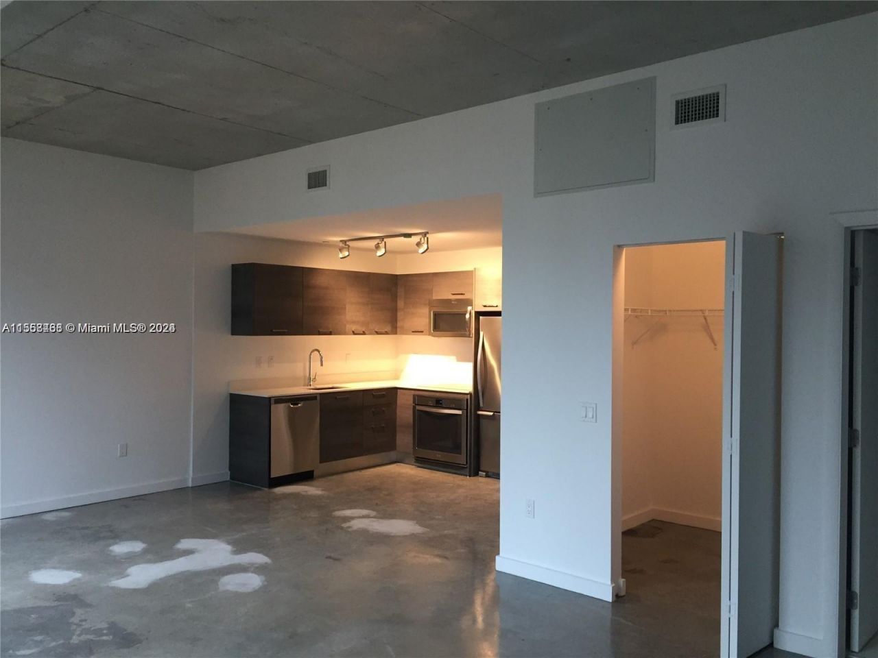 151 SE 1st St, Unit 1505, Miami, FL 33131 Photo