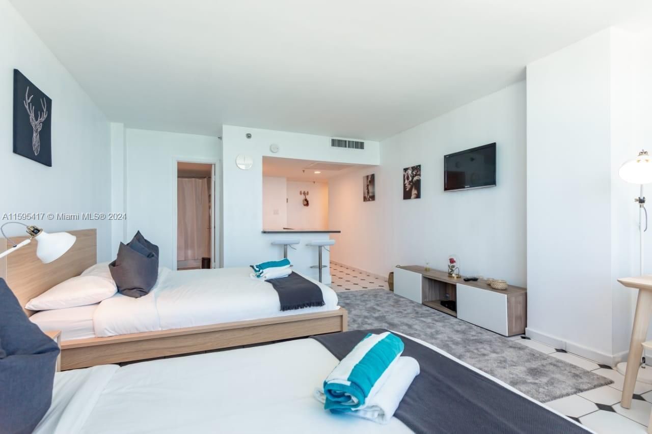 5445 Collins Ave, Unit 1135, Miami Beach, FL 33140 Photo