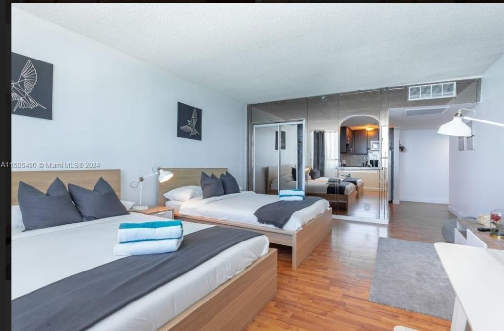 5445 Collins Ave, Unit 1735, Miami Beach, FL 33140 Photo