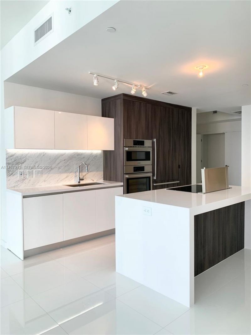 851 NE 1st Ave, Unit 3905, Miami, FL 33132 Photo