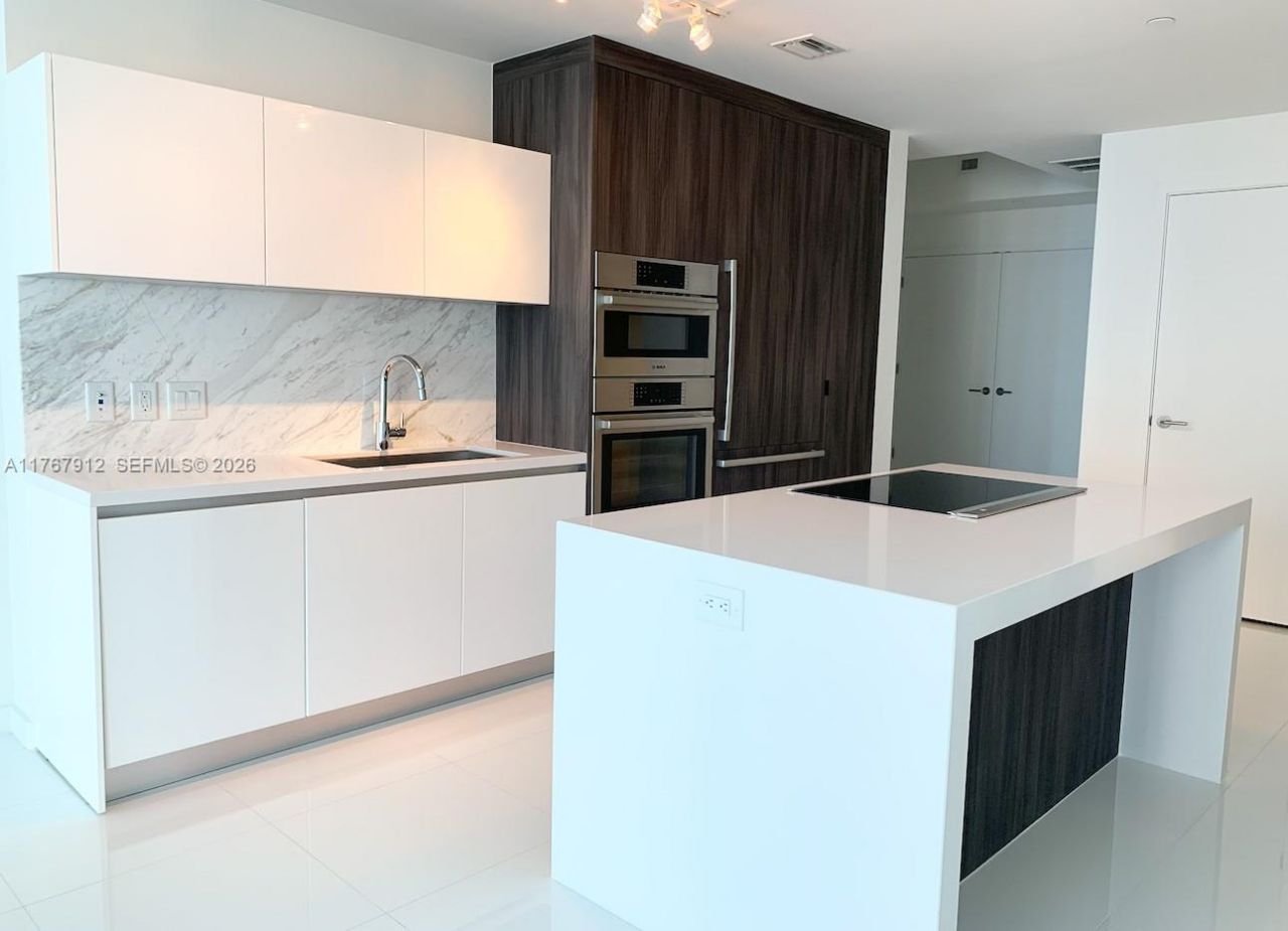 851 NE 1st Ave, Unit 3905, Miami, FL 33132 Photo